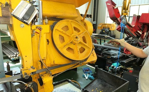 如何解决万秀卧式金属带锯床切削时出现的断带现象？